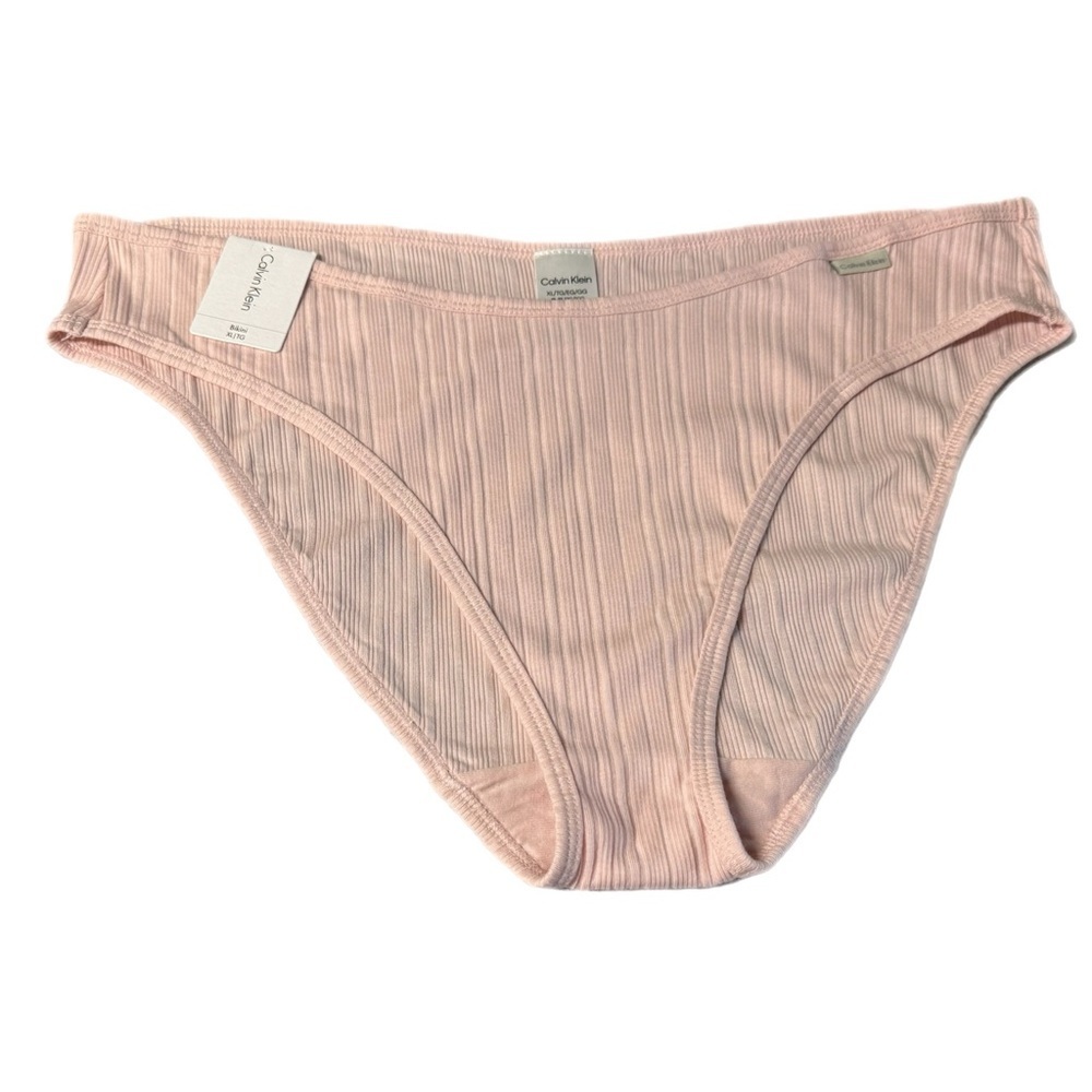 Calvin Klein Women’s Ribbed Bikini Panty QD3885 – Barely Pink
